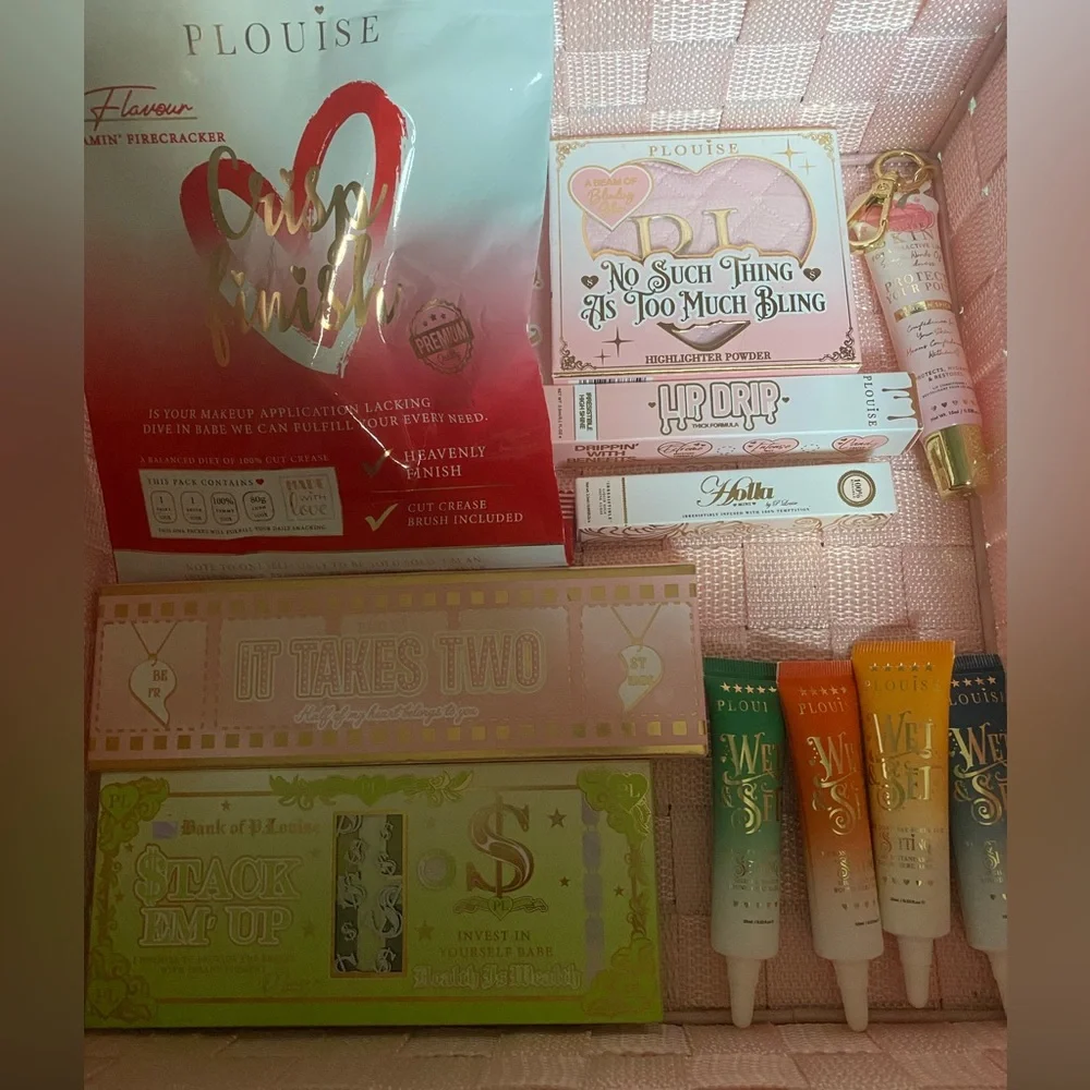Plouise Makeup Bundle Brand New - Picture 1 of 2